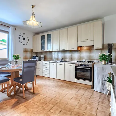 Lorena By Interhome Vikendica *