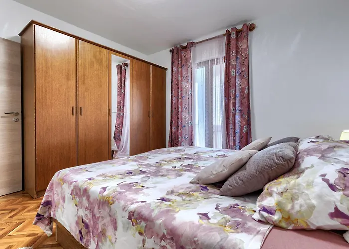 Lorena By Interhome Ferienhaus Raša